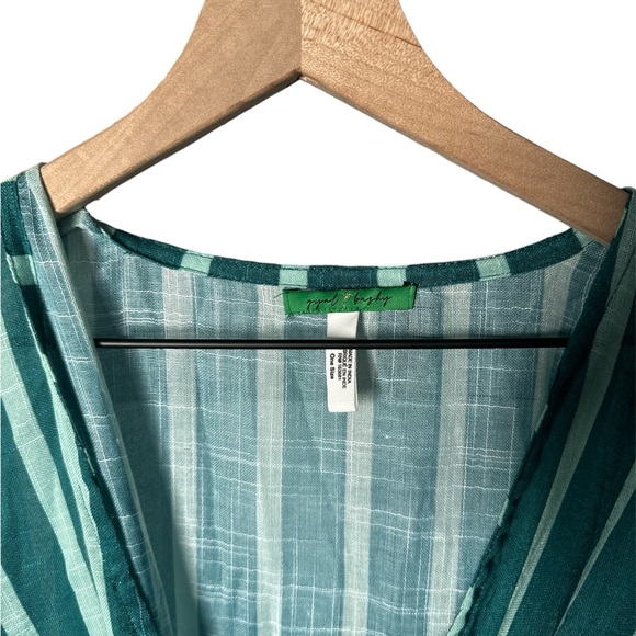 Bathing Suit cover up - Picture 4 of 7